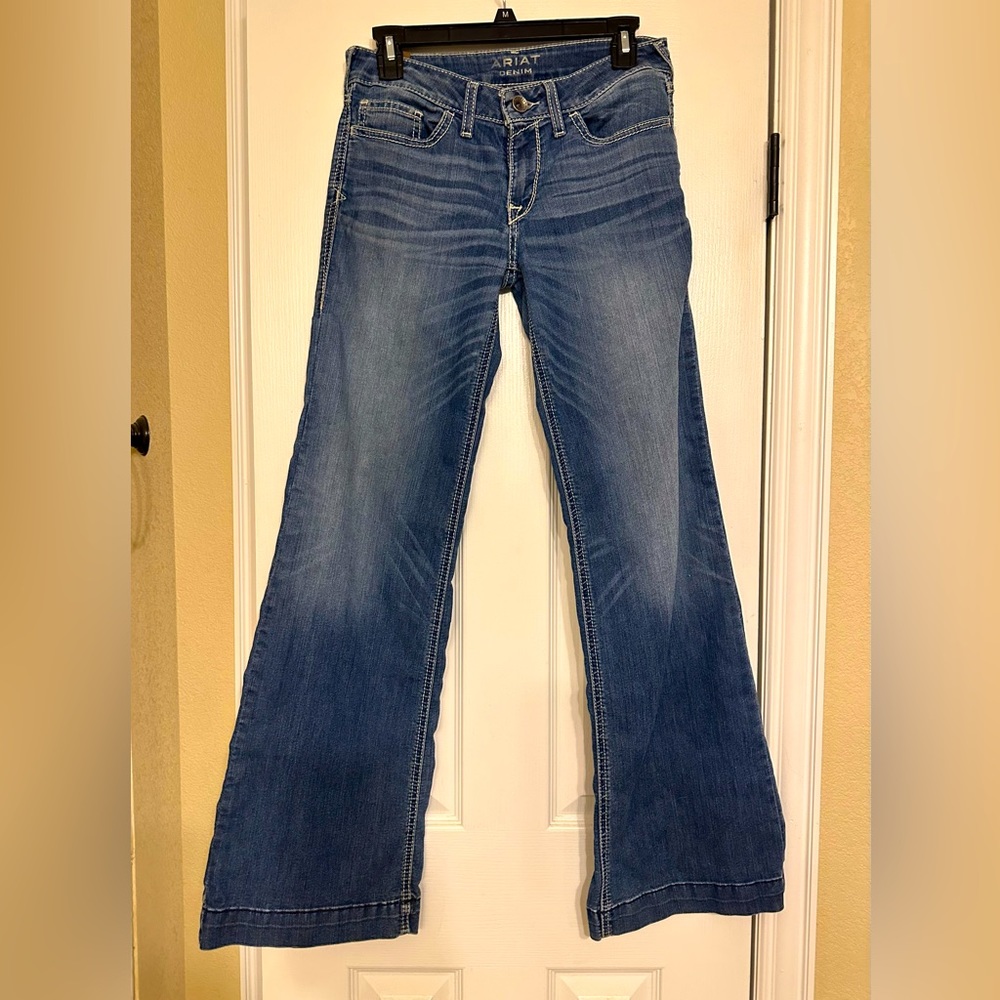 Women’s Ariat trouser style jeans size 28